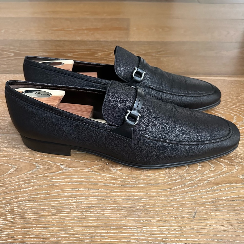 EUC // Salvatore Ferragamo Gianni loafers - Black Nero
